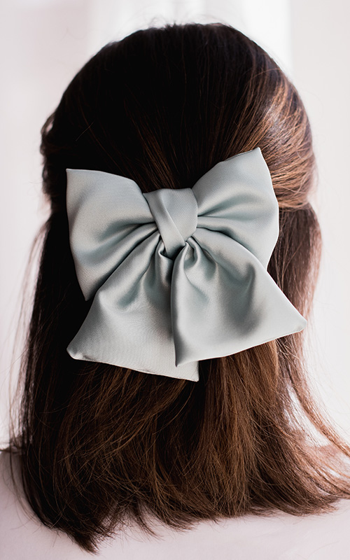 Bridal Barrette: 30 Ideas For 2025 [Expert Tips + FAQs]