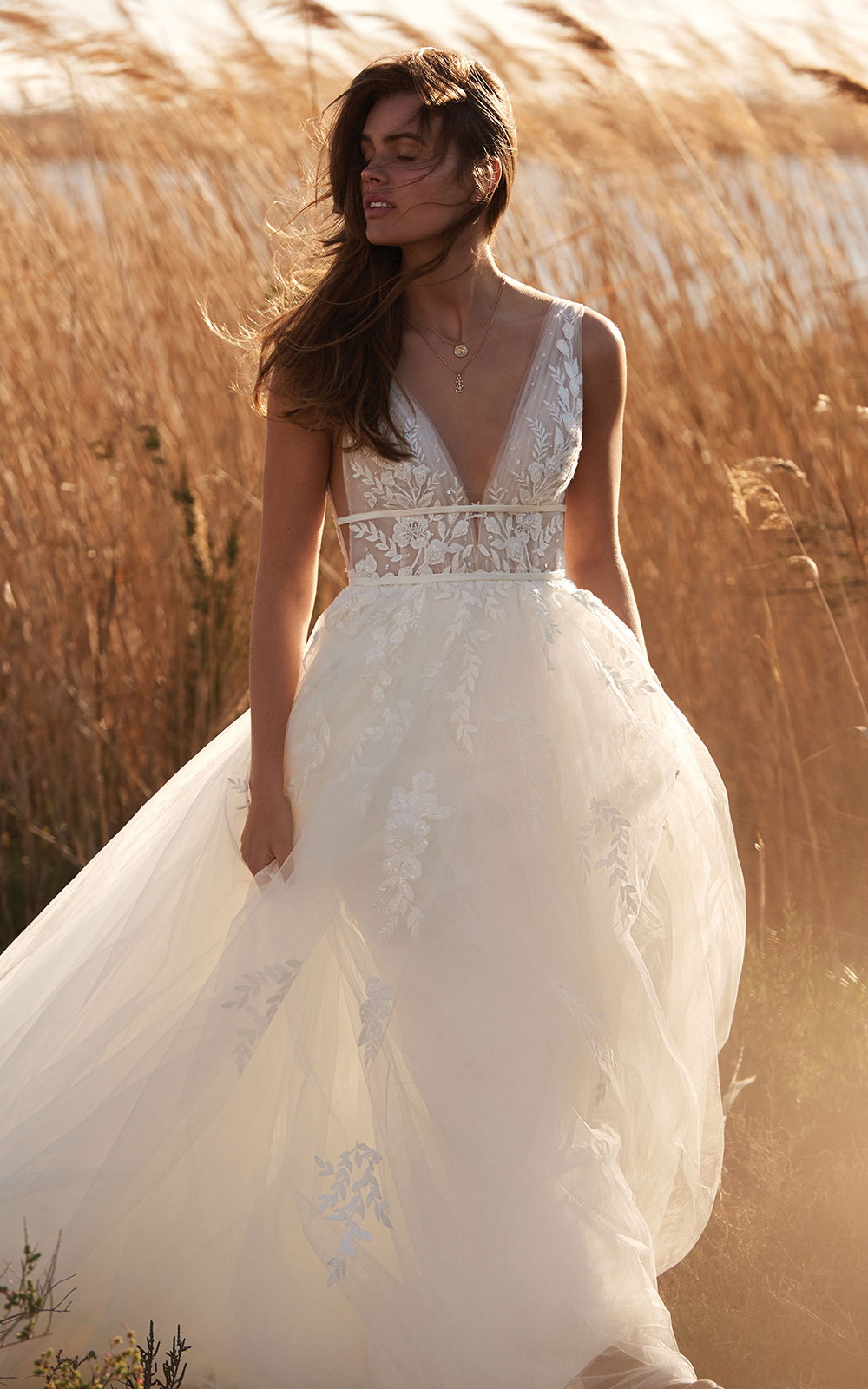 24 Country Style Wedding Dresses + FAQs