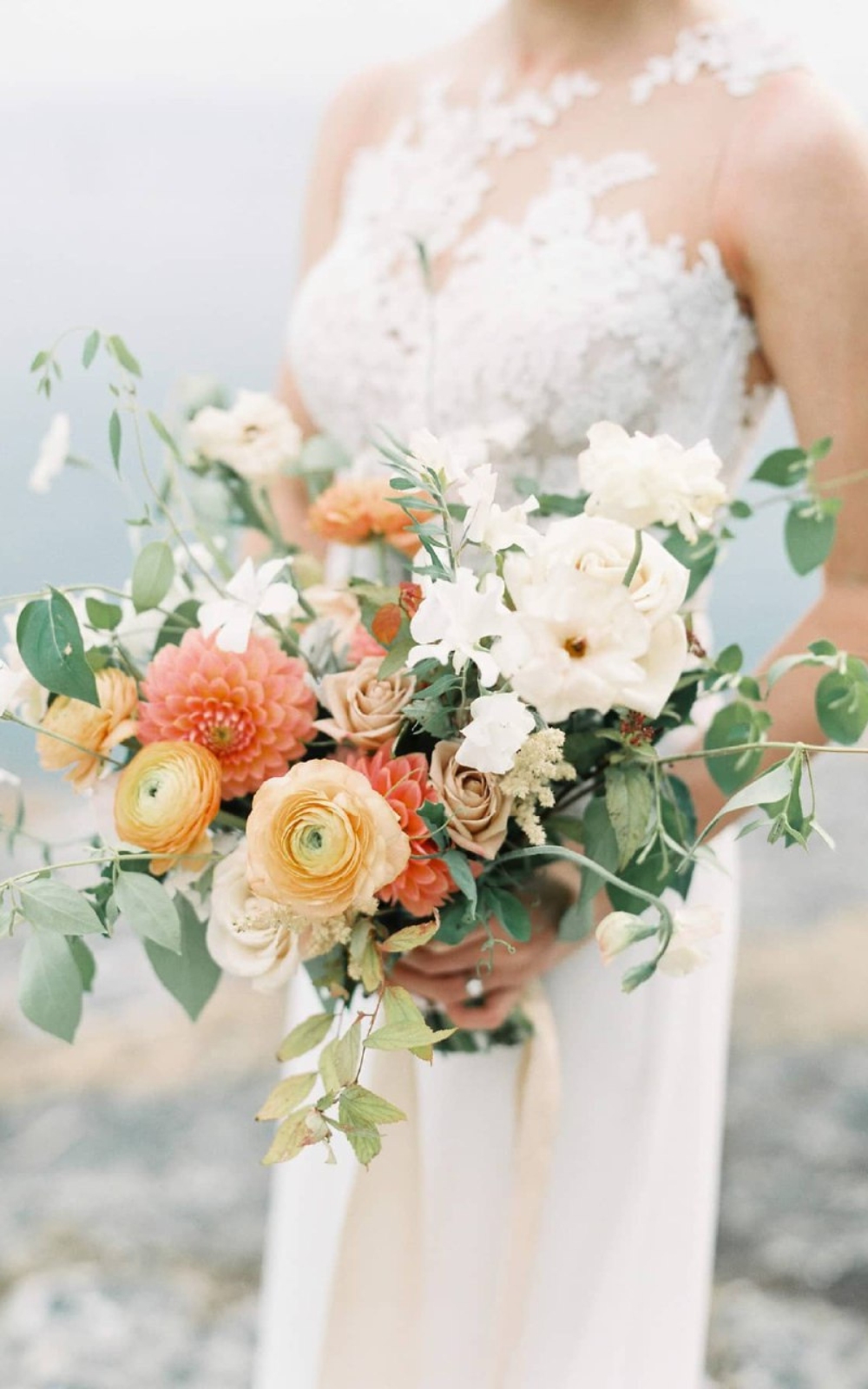 Fall Wedding Bouquets For Autumn Brides [2025 Guide & FAQs]