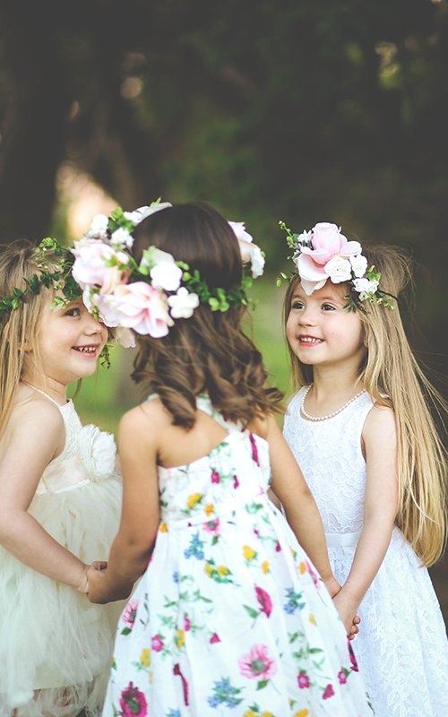 30+ Flower Girl Hairstyles For Wedding [Guide 2025]