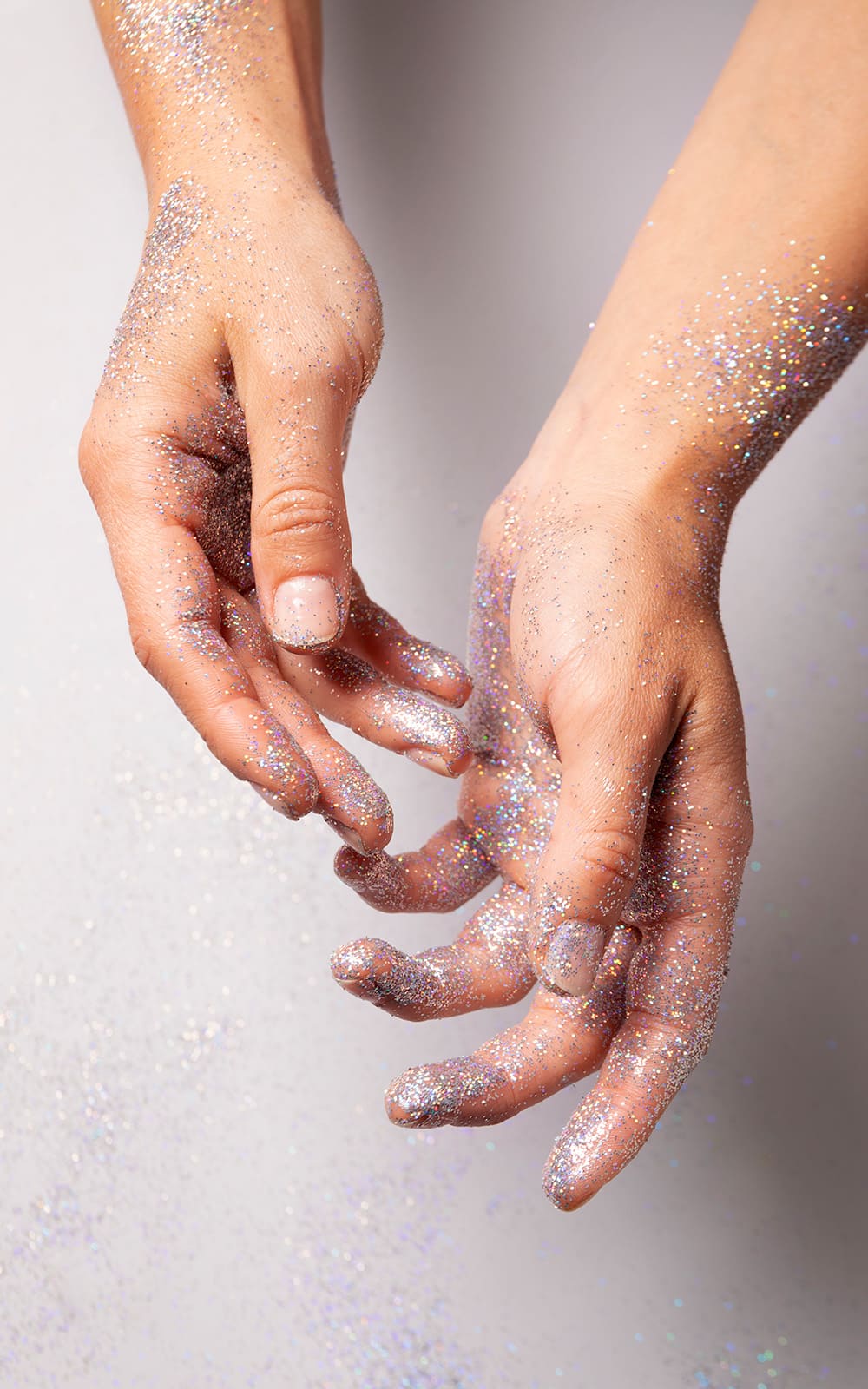 Glitter Nails: Best Designs, Colors & Seasonal Trends 2025