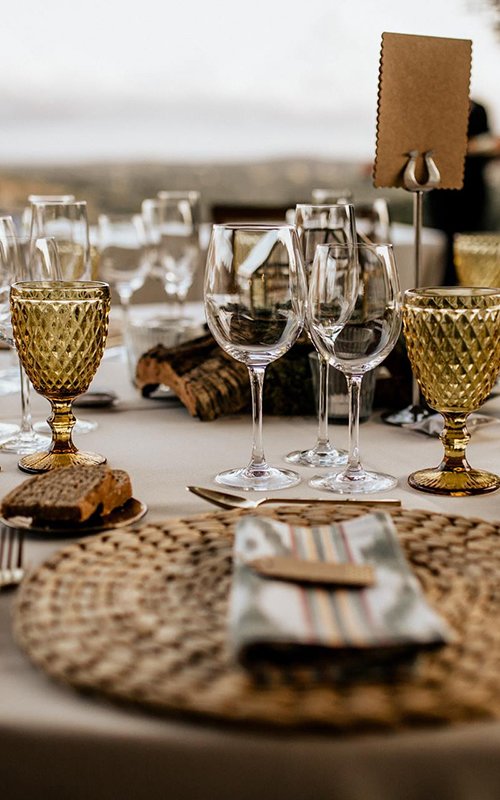 Cool Minimalist Wedding Decor + Newest Trends For 2025