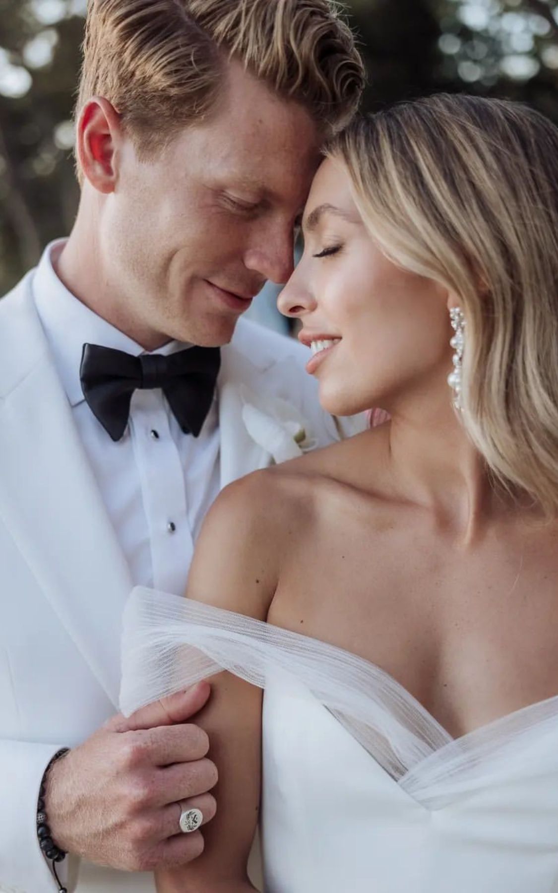 Must-Have Wedding Photos (Ideas Gallery & Tips)