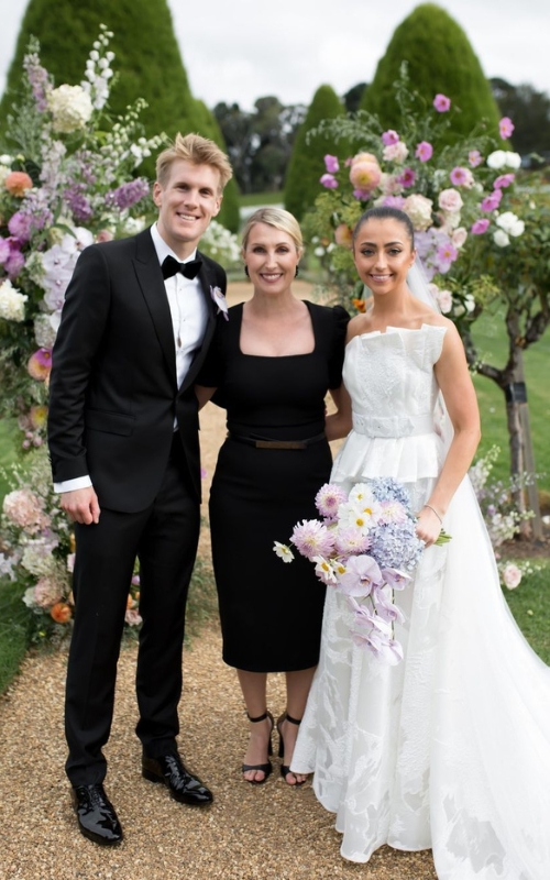 What Does a Wedding Planner Do: Essential Tasks for a Dream Wedding