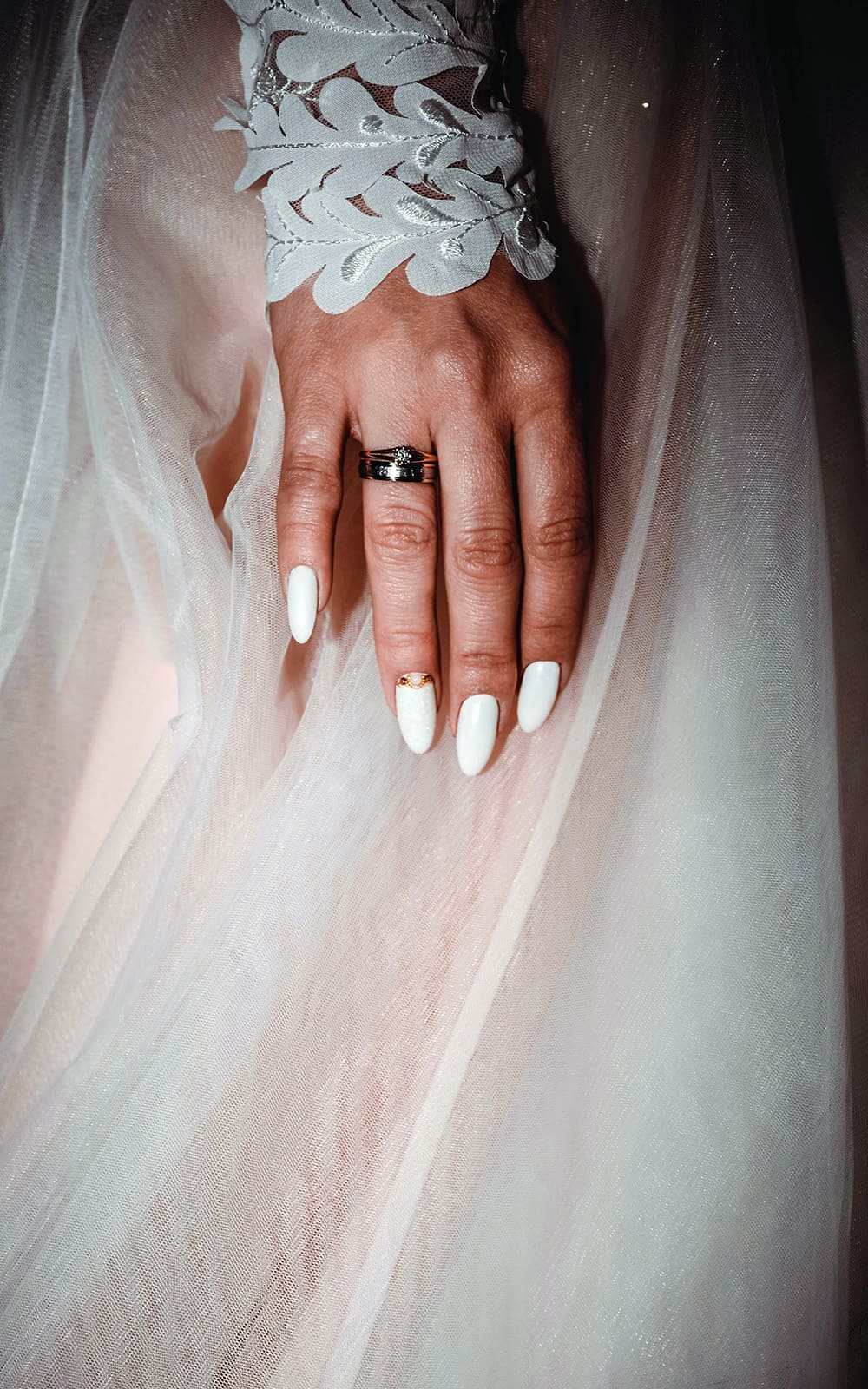 30 White Nail Designs Ideas For Wedding [2025 Guide]