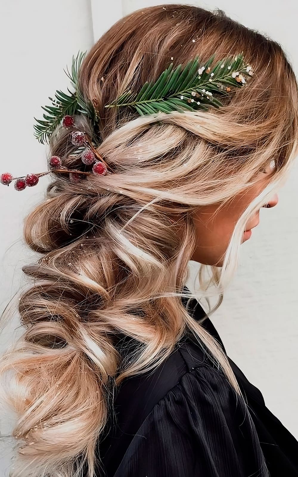 30+ Winter Wedding Hairstyles For Elegant Brides [2025 Guide & FAQs]