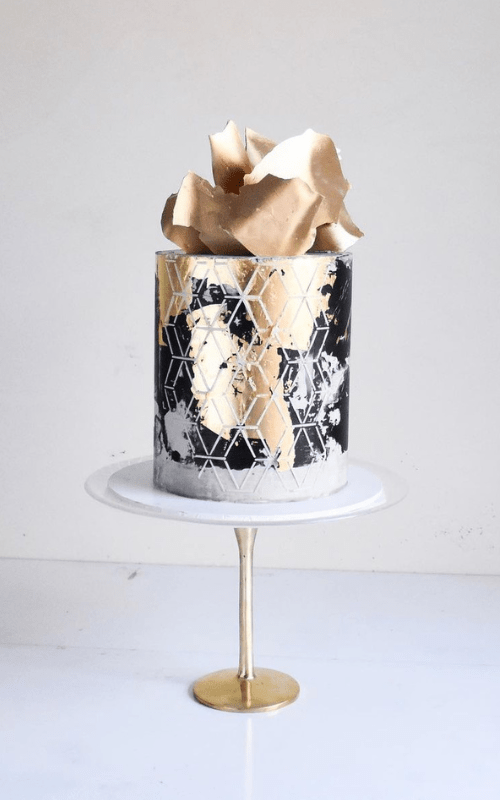 Exquisite Black And Gold Cakes Trend To Consider For Weddings